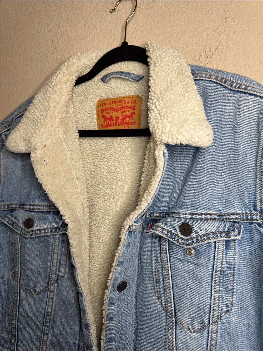 Levi's Men's Light Blue Sherpa-Lined Denim Jacket